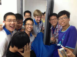 [晚FUN来了]德国BOY学会了阿鲁巴|是猩猩就打死他