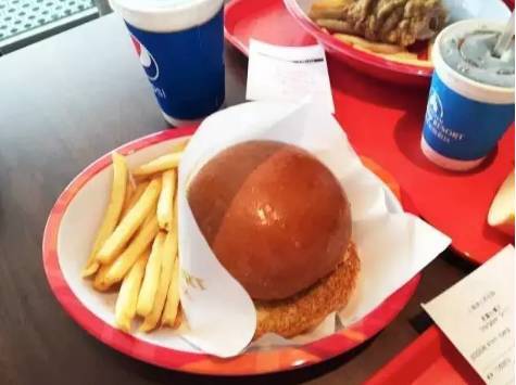 一家三口去上海迪士尼玩一天要花多少钱?这些