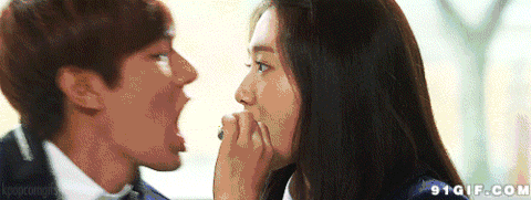 爆笑gif图:罩杯的力量!听说只有少数妹子体会得到