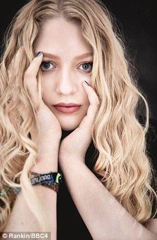 什么是躯体畸形障碍症?--她每天花4小时化妆