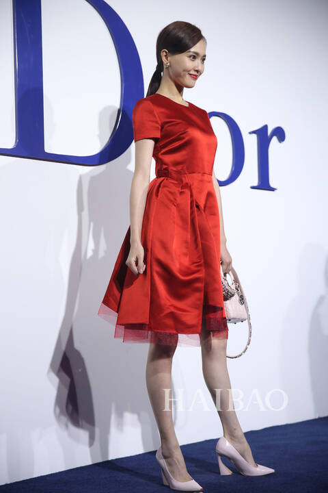 唐嫣亮相迪奥 (Dior) 2016春夏系列成衣秀红毯