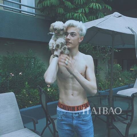 男模拉奇·布鲁·史密斯 (Lucky Blue Smith) 近期私照合辑