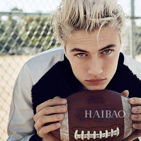 拉奇·布鲁·史密斯 (Lucky Blue Smith)