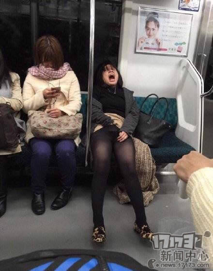 地铁妹把手伸进丝袜 动手能力强的妖孽伤不起