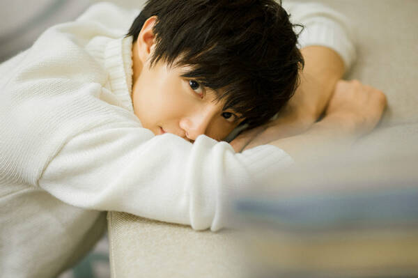 黄圣池曝初冬写真 少年锦时尽显暖男气质