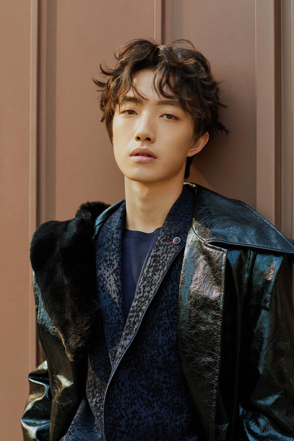 吕绍聪暖冬大片曝光气场全开 获赞盐系酷少年