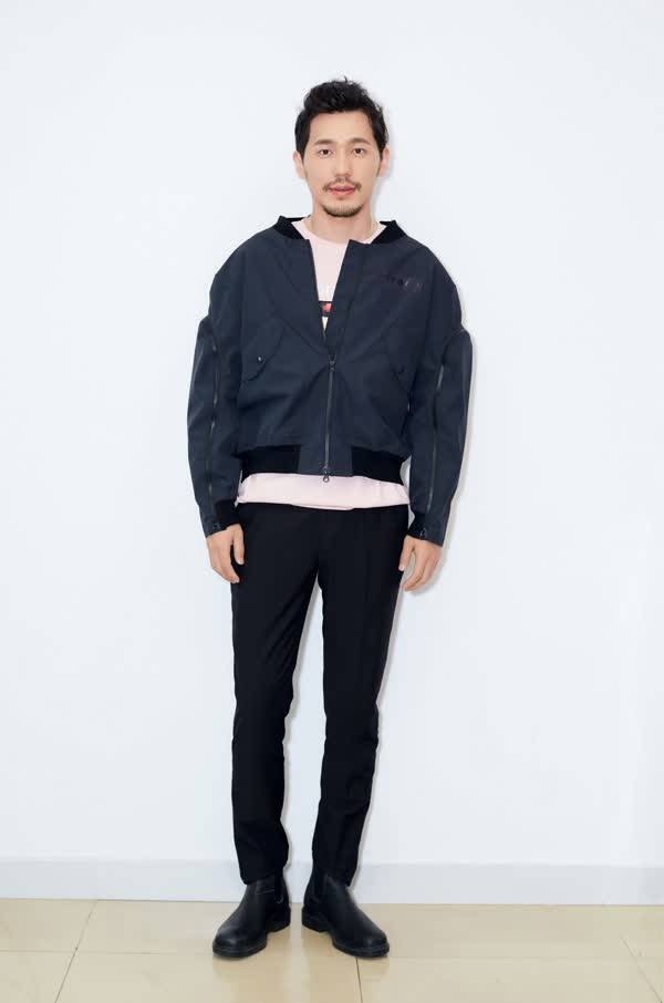 白宇暖苏范儿写真来袭 小辫儿胡须“撩力”满分