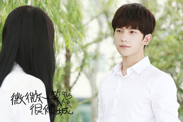 剧版《微微一笑》曝预告 倾城夫妇见面上演娇羞回眸_凤凰娱乐