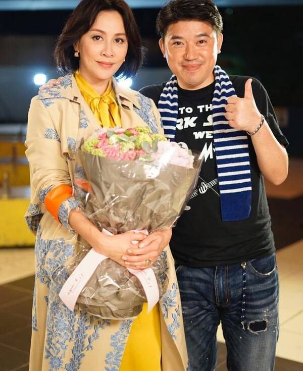 刘嘉玲晒一组合照,却惊现三十年前的梁朝伟?_八卦来了