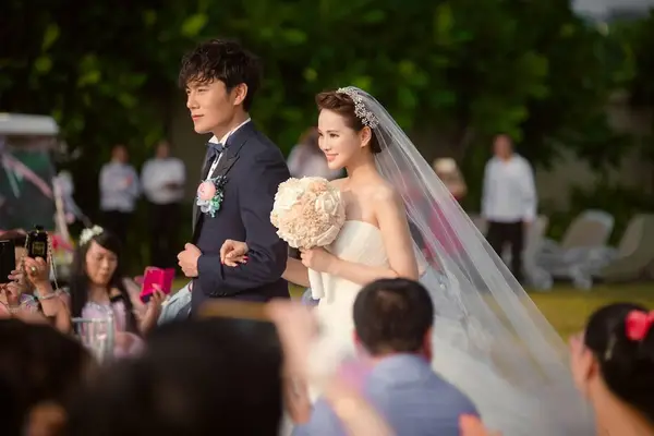 伊能静穿上3000块的透视网袜 大家却直呼辣眼睛(图 9