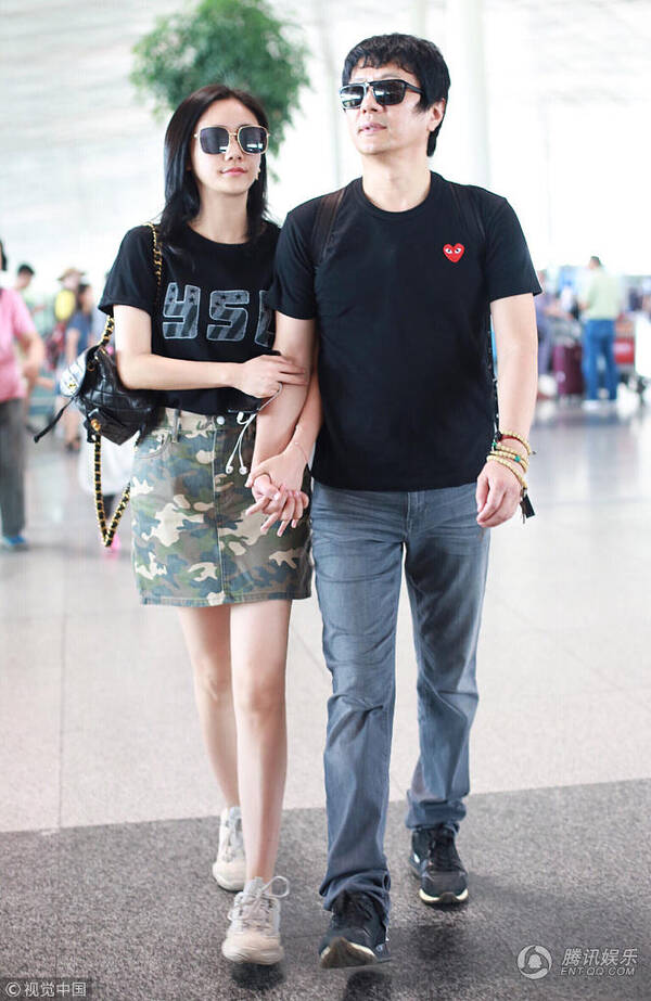 刘芸和郑钧在机场接吻秀恩爱 但地上的倒影太打脸