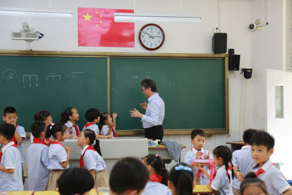 孟非张大春老师技能比拼 台湾小学生说唱叫板吴亦凡