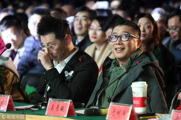 46岁庞龙近照曝光 扎小马尾辫身材发福(图)