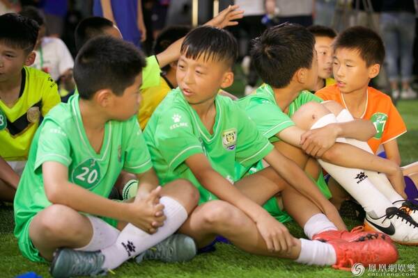 《踢球吧！少年强》孕育着国足希望 为中国喝彩