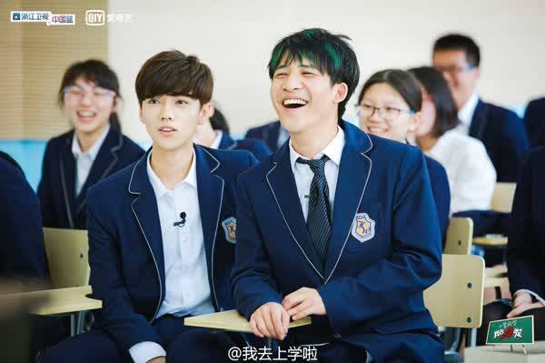 《我去上学啦》物理课 鹿晗大张伟人体发电