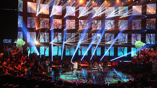 殿堂级乐队空降《我想和你唱》 和围观群众一起嗨