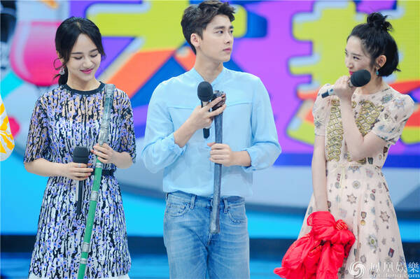 《快本》李易峰湿身投篮 杨紫爆料甜蜜约会彭