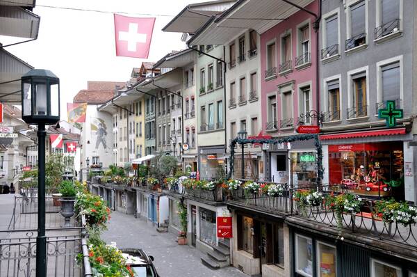 华西村人均收入_瑞士 人均