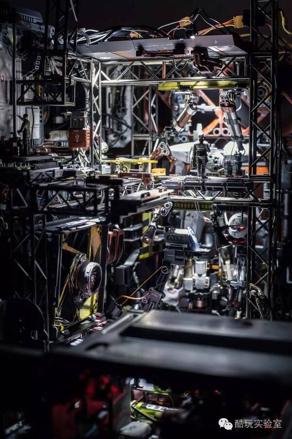 最强泡妹指南:日本宅男自制史诗级机械女仆装