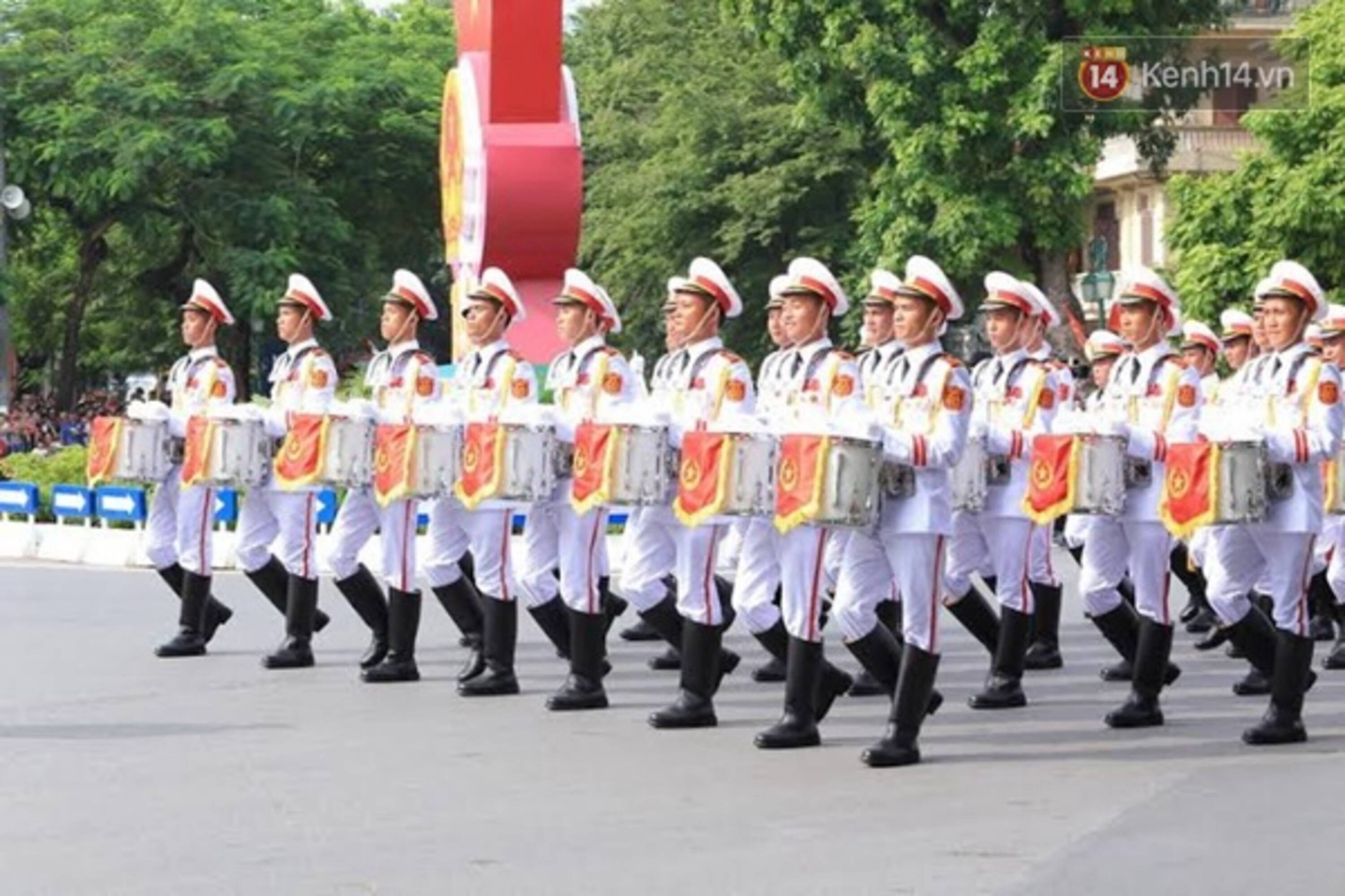 河内中心广场,为庆祝独立70周年,越南动员大约3万军民,举行大型阅兵与