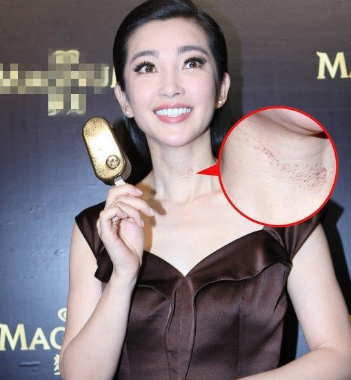 李冰冰让人尴尬脸红照片,曾被成龙揩油,最后四张缠绵床戏太惹火