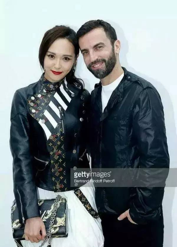 唐嫣国外蹭红毯遭记者冷落 离开PS的她长这样？