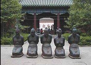岳飞庙前跪着的5个人都是谁?