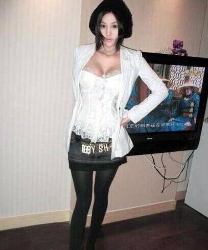 卓伟曝光赵丽颖恋情后又说她坐台,颖宝这是得罪谁了
