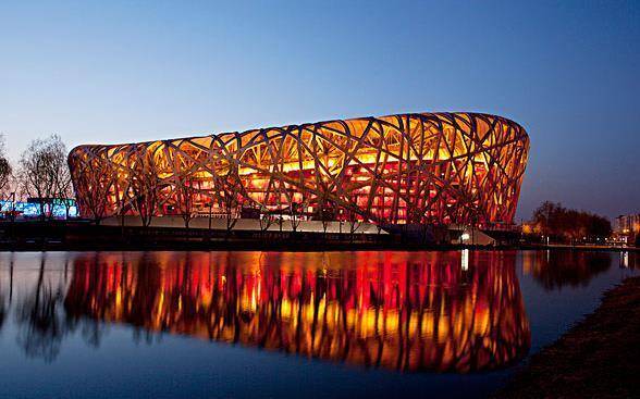 鸟巢  作为国家标志性建筑,2008年奥运会主体育场,国家体育场结构
