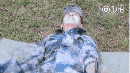 对于女演员来说,脸就是命啊… 别的女明星选综艺都是《我们来了》