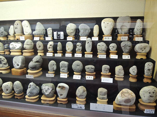 岛国有座神奇的博物馆 展品都是像人脸的石头