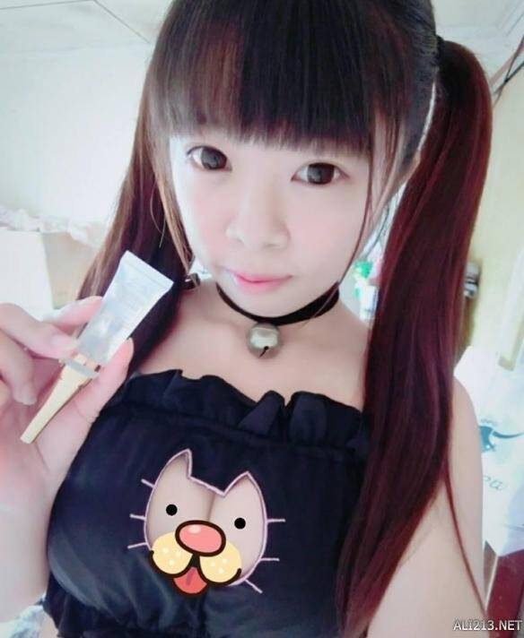 童颜巨乳的网红原来长这样！瞌睡都给我吓醒了