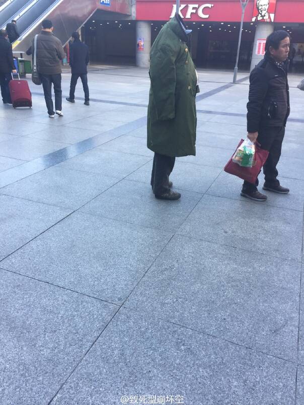  囧图161223:我像你这么大的时候还能看见对面的小姐姐