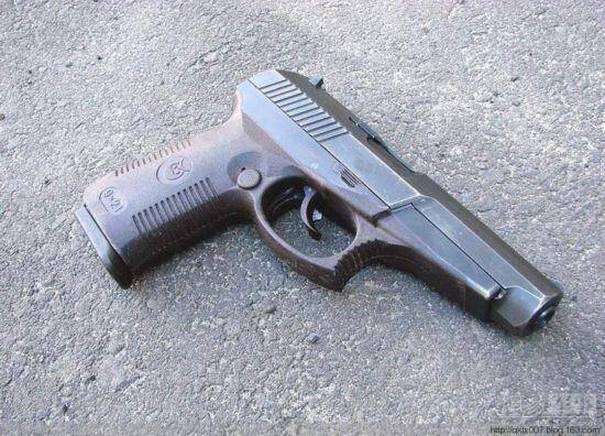 玩具手枪抛壳怎么装弹 b31f3f158382a20_w550_h396.jpg