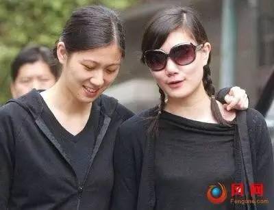 她是中国某高官的女儿 却比平常人更低调(组图)