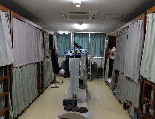 日本穷人真实生活:露宿街头纸壳当床(图)