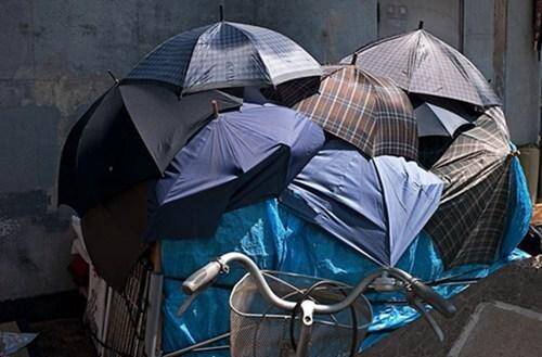 日本穷人真实生活:露宿街头纸壳当床(图)