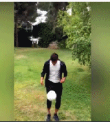 炫技!内马尔颠球12次后射中无人机 再挑大罗(gif)