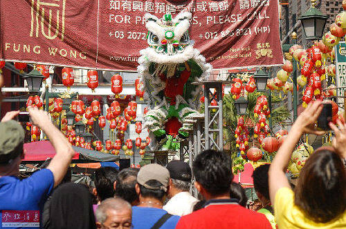 马延长中国游客免签政策  称欢迎“爆买”管够