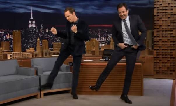 卷福承认即将2度当爸 大跳扭臀舞庆祝