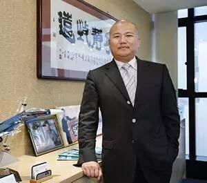 金龙集团董事长_厦门公交集团金龙客车