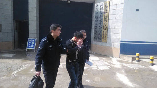 东莞"托举哥"帮人讨债涉非法拘禁在武汉被捕