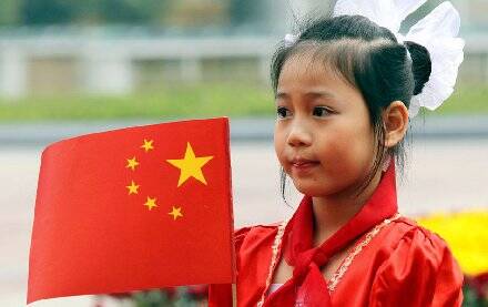 山寨版中国:有6星红旗 有解放军