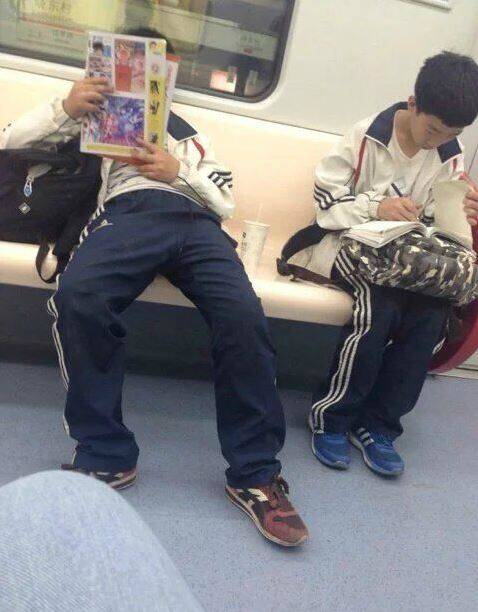  囧图160426:蒙丹经常摔小燕子 是因为他暗恋永琪|41图