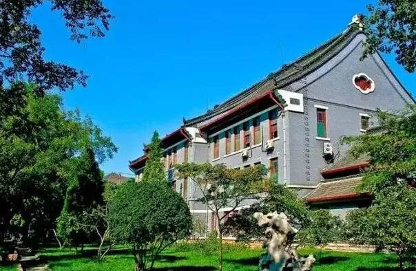 图为山东大学趵突泉校区,山大趵突泉校区获"中国最美古典校园"盛誉