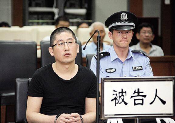 男子发现 暧昧短信掐死 女友 闺蜜:她让我冒充发