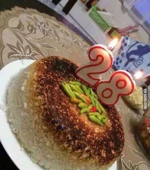 哈哈,这生日蛋糕!米饭加辣椒吗?