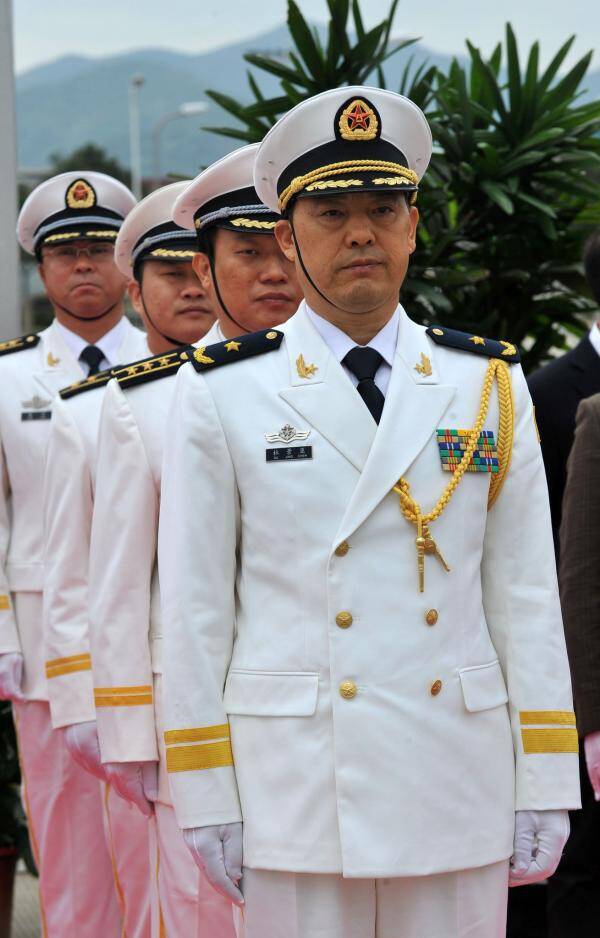 海军副司令杜景臣中将 副政委王登平中将退役