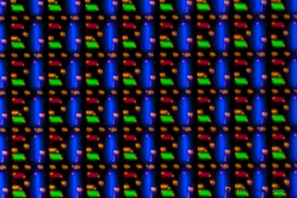 显微镜下看苹果手表的屏幕:像素排列真诡异