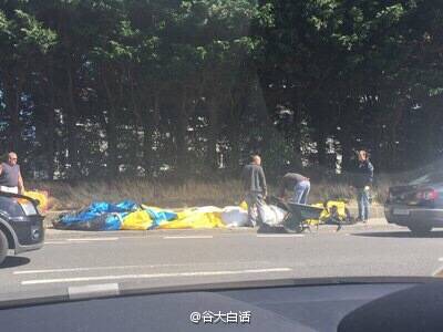 震惊150804:从天而降巨型充气小黄人 为什么要放气治疗